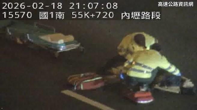 初二國1中壢段外籍男「騎白牌闖國道」　被撞人噴飛20米