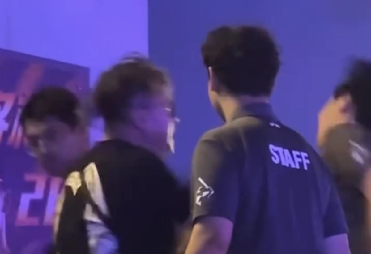 甩巴掌血濺台南球場！房仲儲備經理遭起底　公司火速開除