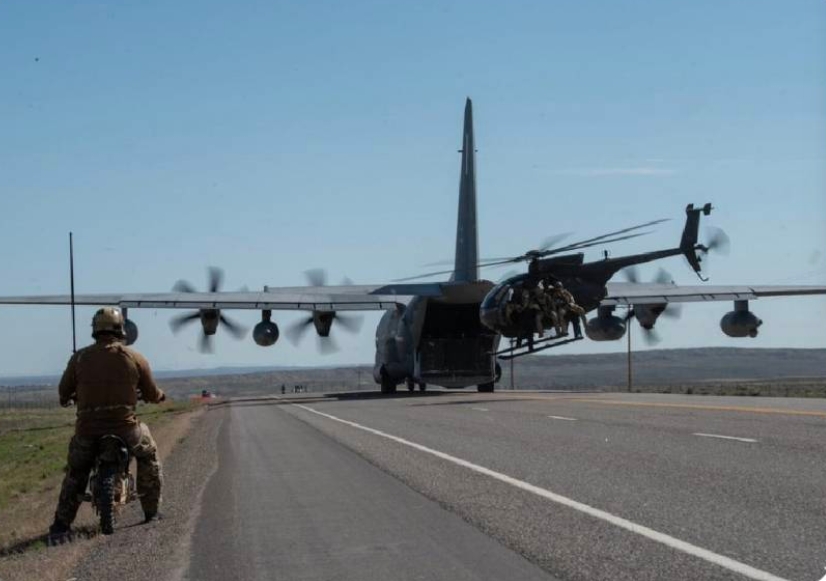 突然飛不起來! 營救美第二飛官超驚險 數百人差點困敵後 英曝 : 沒想到這意外,,,,