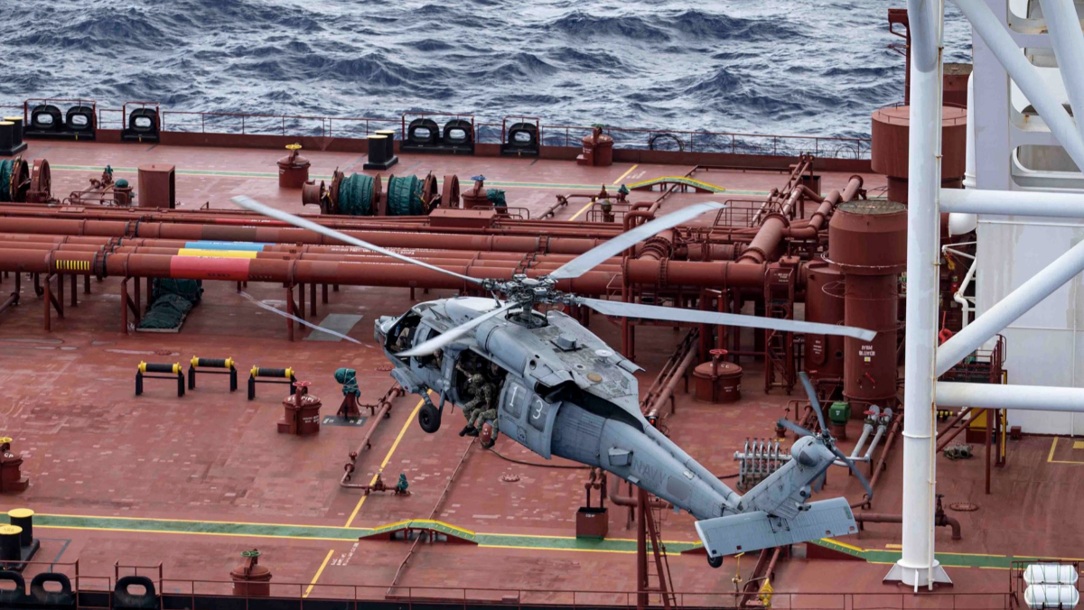 有片／美軍在印度洋又查扣一艘「影子船隊」油輪　涉嫌從委內瑞拉運油