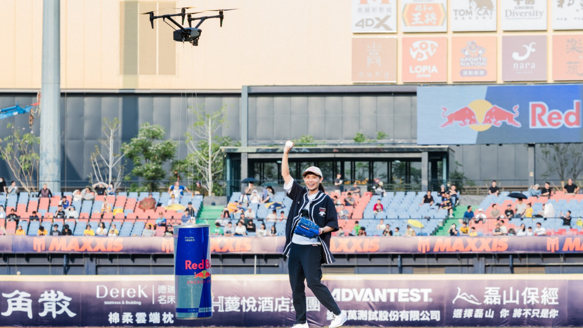 這不是AI！Red Bull 從天而...