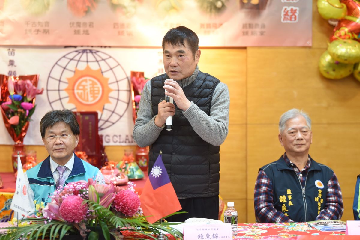 向卓榮泰「咬耳朵」　鍾東錦：爭取天花湖水庫4月定案