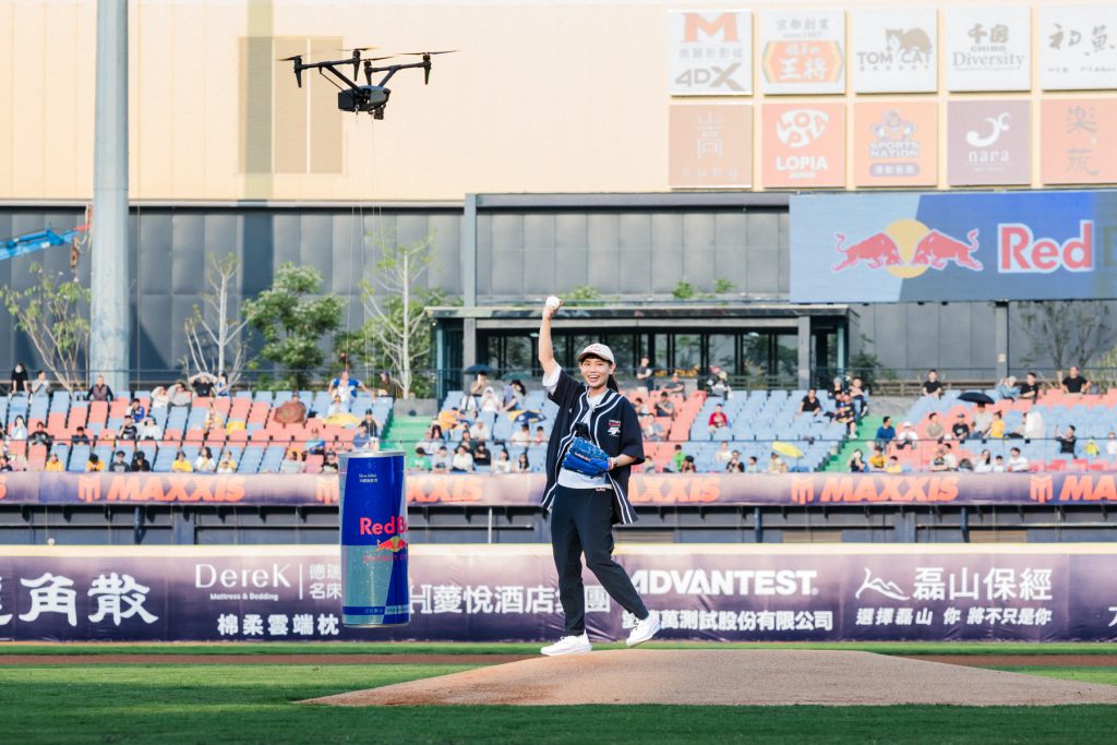 中職新賽季開打！戴資穎開球 力挺中信兄弟強勢「奪還」