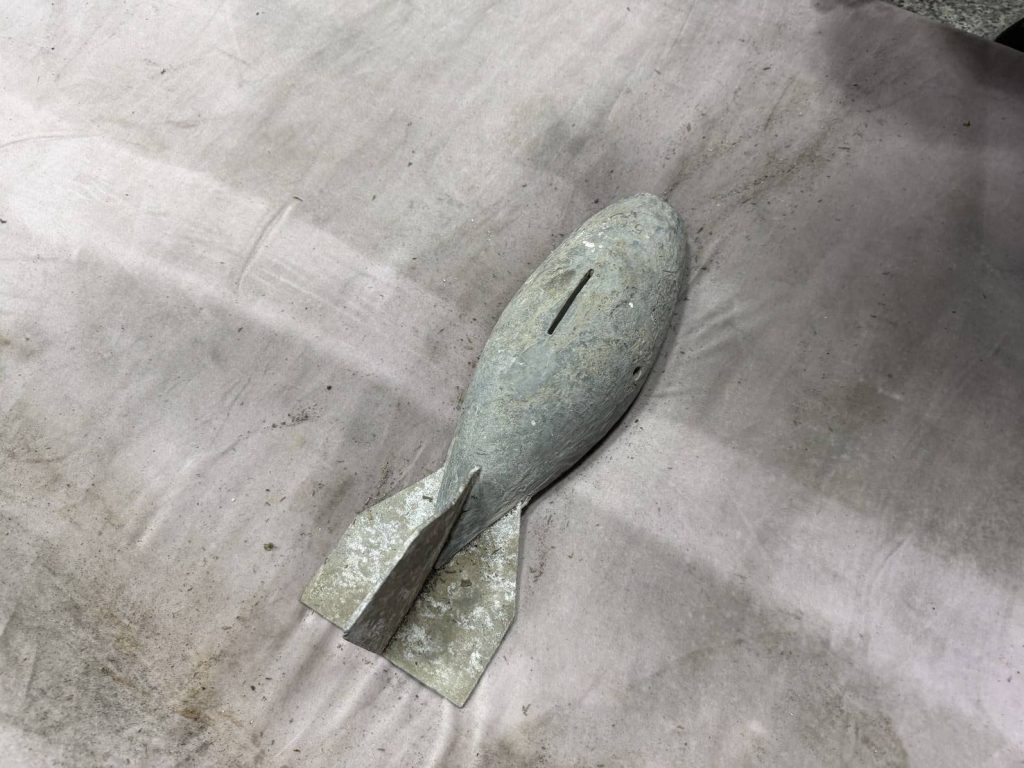 安平大樓雜物間清出未爆彈 軍警大動員真相「是鉛錘」