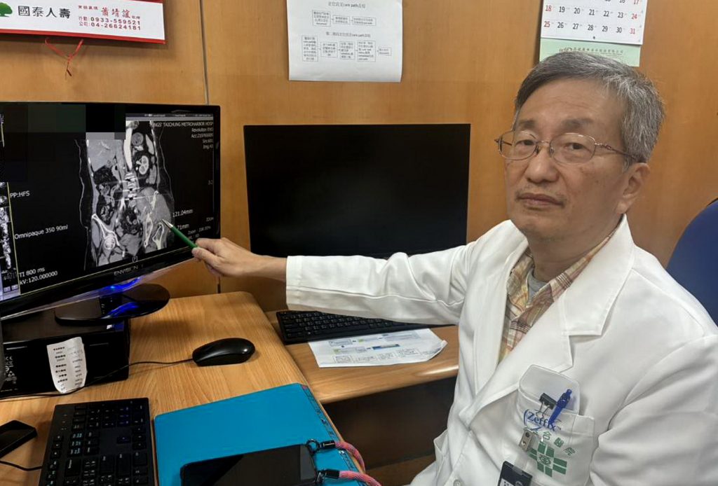 膝痛無力難行 揪罕見肝樣癌