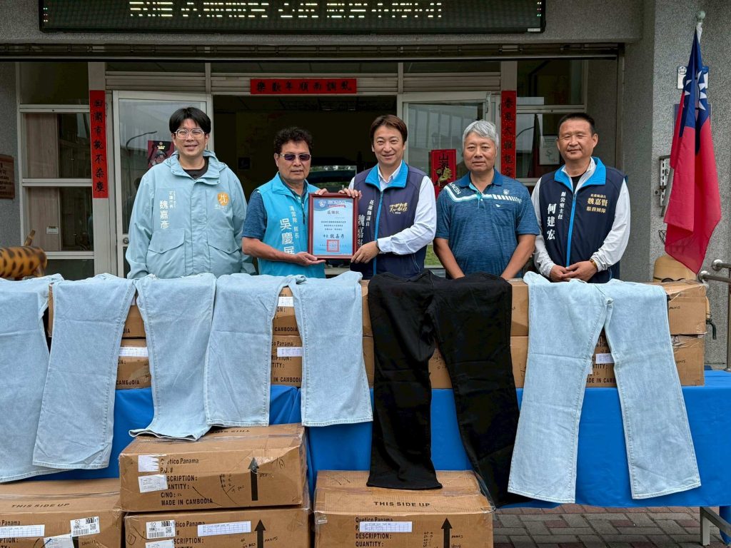 如興捐贈工作褲 花蓮市清潔隊員受惠