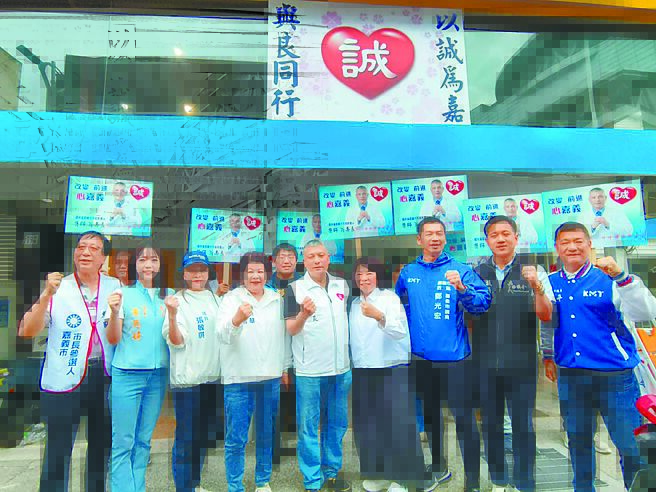 嘉市藍白合 翁壽良、張啓楷掃街拚民調