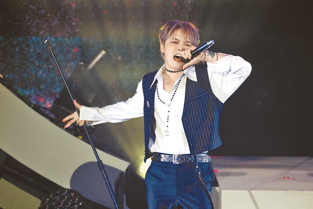 金在中幫粉絲聽診耍浪漫