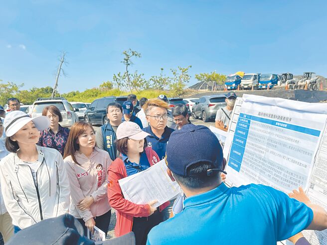 藍綠母雞強勢領軍 壓縮小黨空間