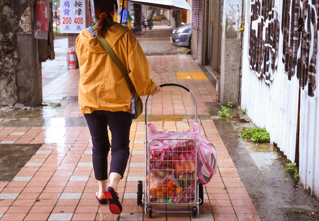高雄賣場塑膠袋全被掃光！離譜畫面曝 業者傻：年前35元現在賣90元