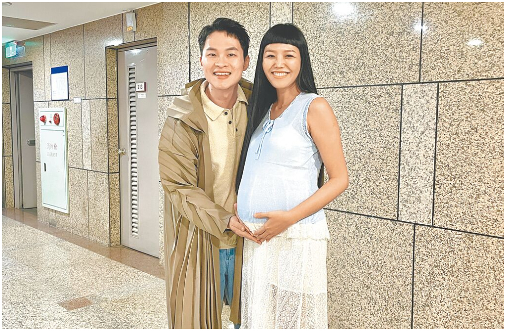 等了5年終於當爸！楊昇達迎「小雪寶」曬抱娃照 感性告白若綺