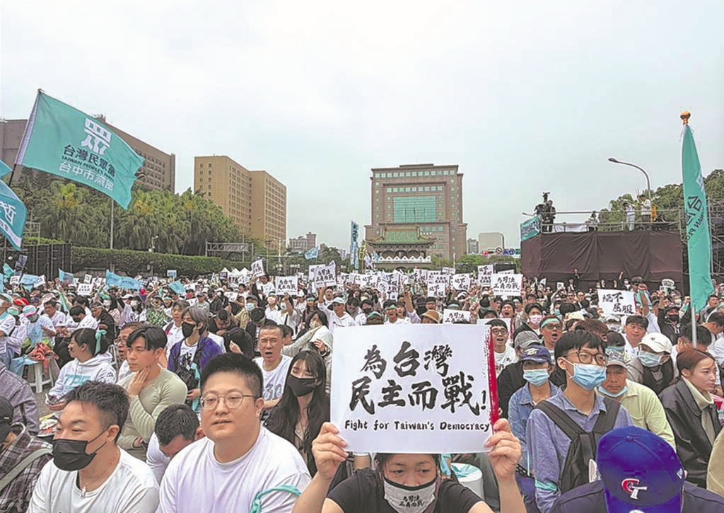 小草「妻染登革熱亡」 控遭持槍威脅：不要影響政黨連任