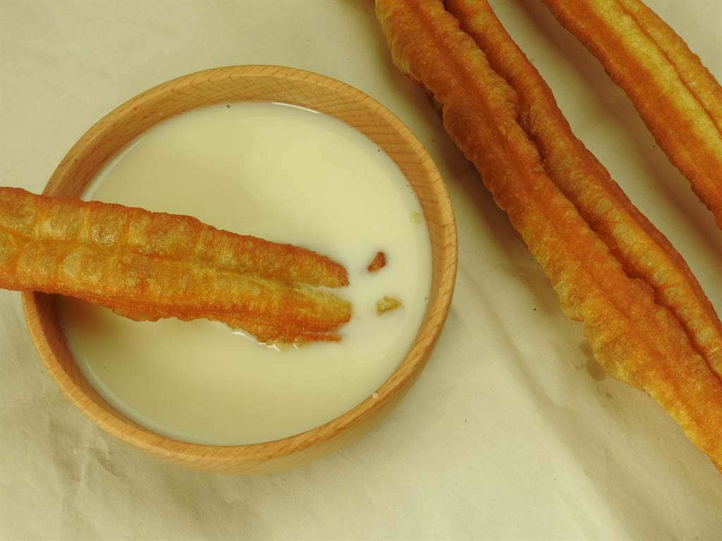 塑膠袋缺到哭出來 高雄老牌豆漿店宣布即起不提供「自己帶碗來裝」