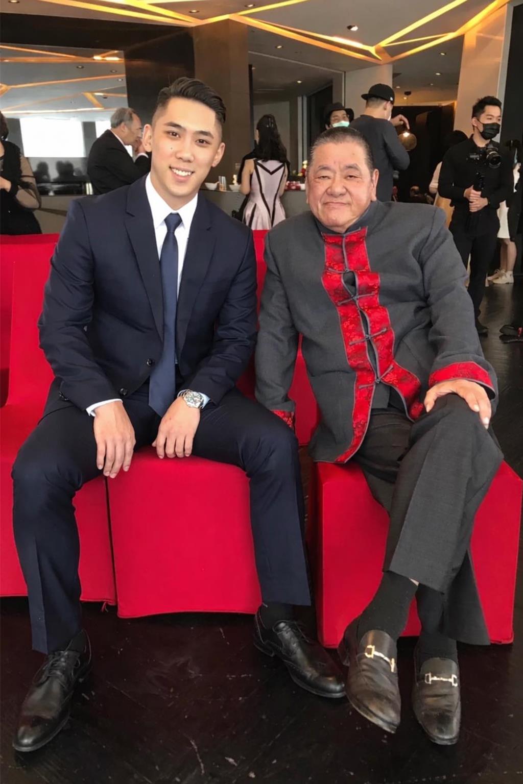 吳敦離世 白營議員發文悼義父：是非功過走入歷史長河