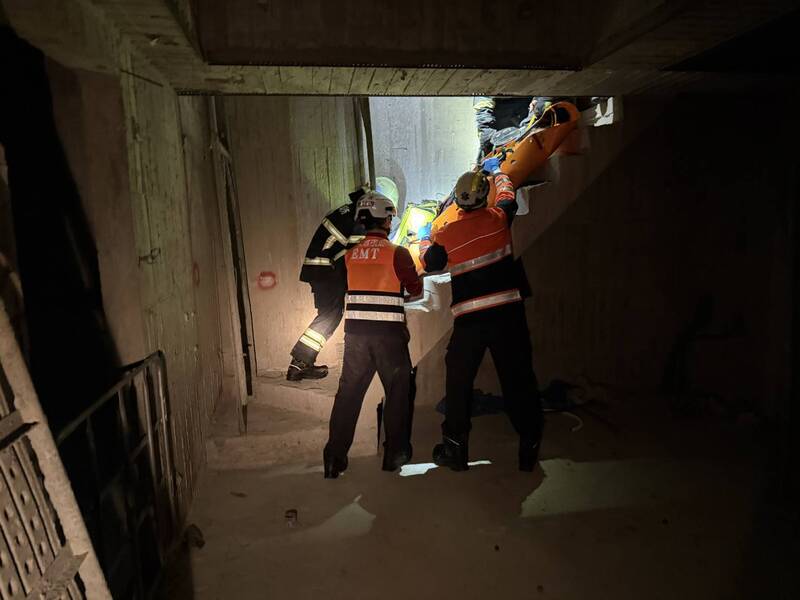 北投2工人倒臥水槽　緊急送醫搶救 (圖)