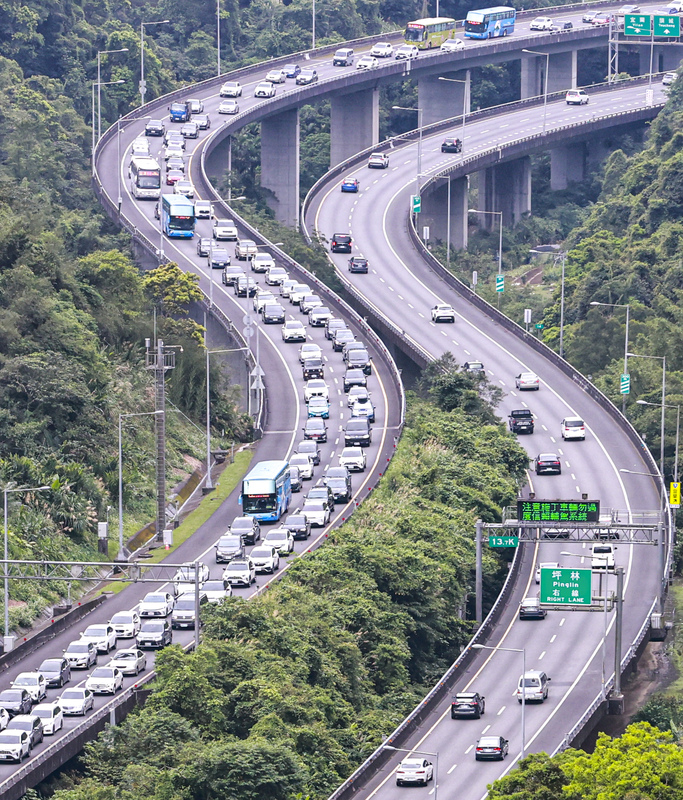 清明連假第3天　國5現北返車流（1） (圖)