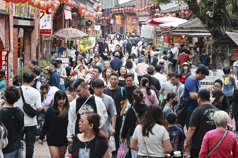 清明連假第3天 深坑老街現人潮 (圖)