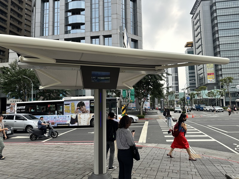 新北試辦「自動化人行道遮陽傘」 (圖)