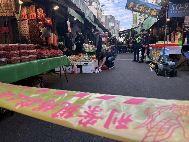苗栗男持刀闖市場砍傷員警　遭開槍制伏...