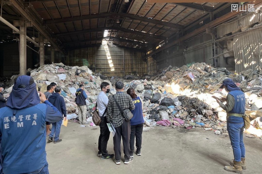 月世界慘成垃圾場　橋檢起訴里長父子12人