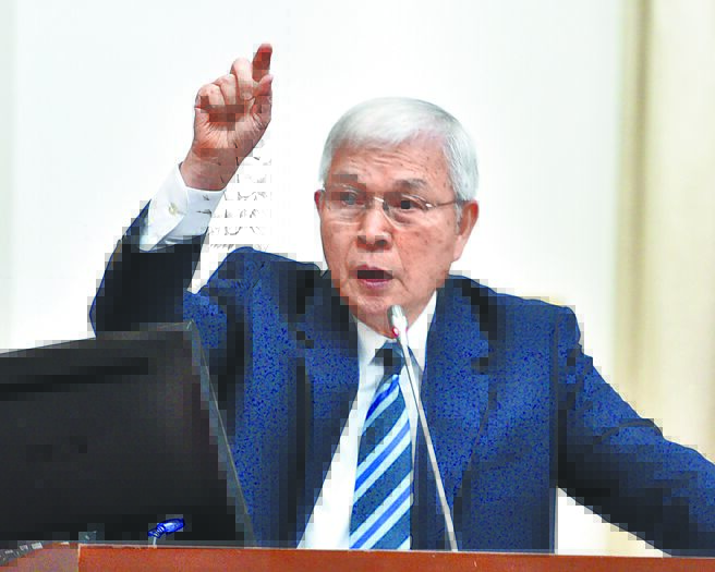 台股漲多拉回 楊金龍：資金外流仍可控