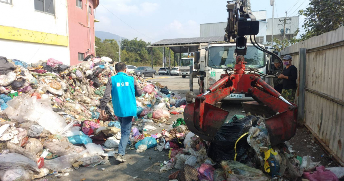 南投埔里2台垃圾車「輻射超標」遭退運　元凶竟是紙尿布