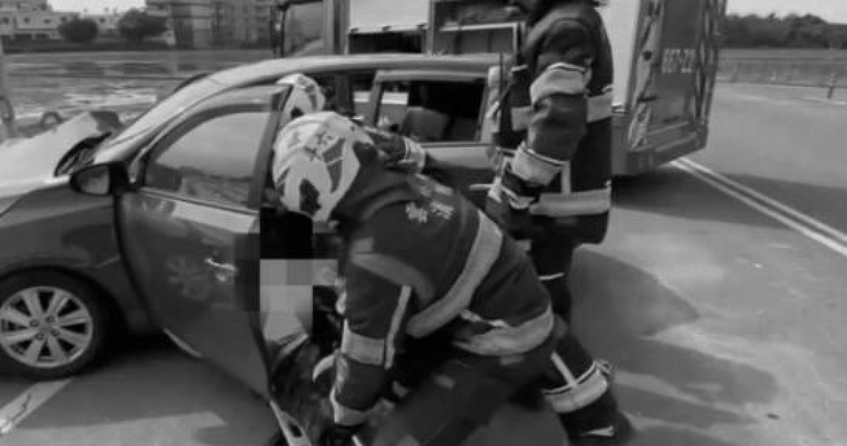 斗六中南路驚傳奪命自撞　67歲婦人受困車內送醫不治身亡