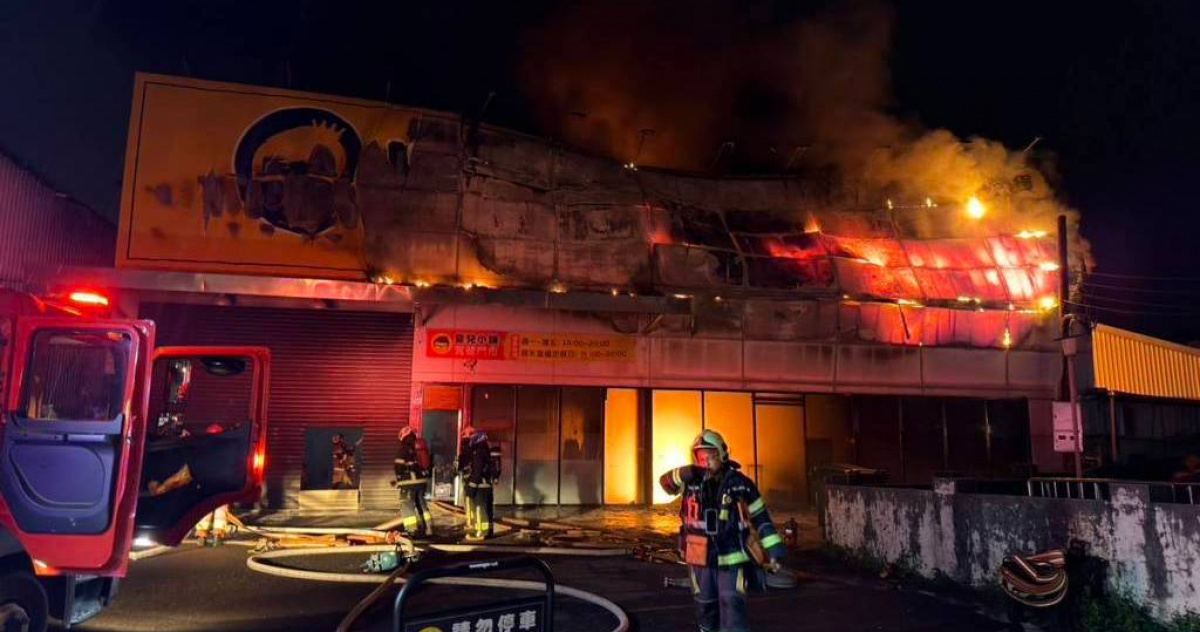 深夜汐止皇兒小舖陷火海　52車百人搶救、負責人淚喊：我會振作