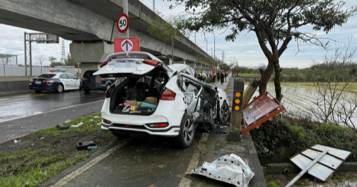 燈號難辨？ 休旅車提早左轉遭撞 一家三口2死