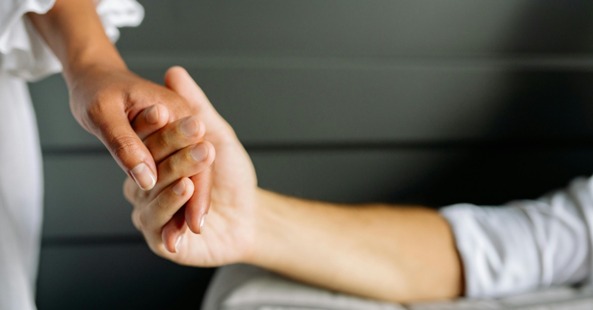 爸媽全裸在家走動還親熱！高一女崩潰：真的很噁心