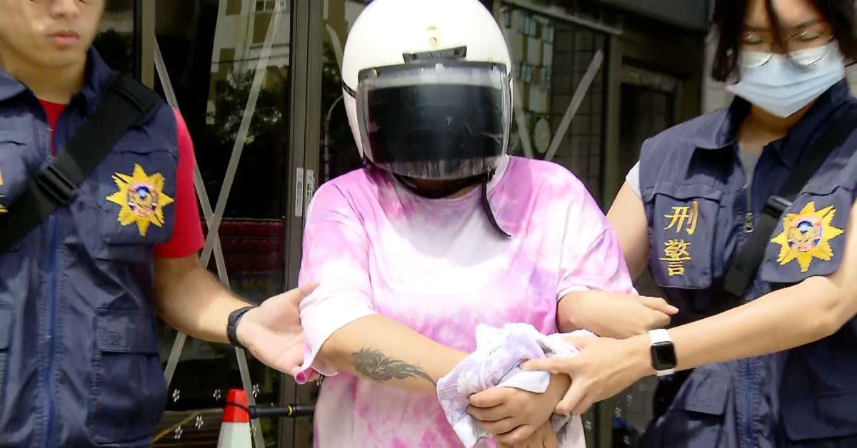 毒犯撞死所長判死！家屬下跪磕頭淚喊「謝謝法官」