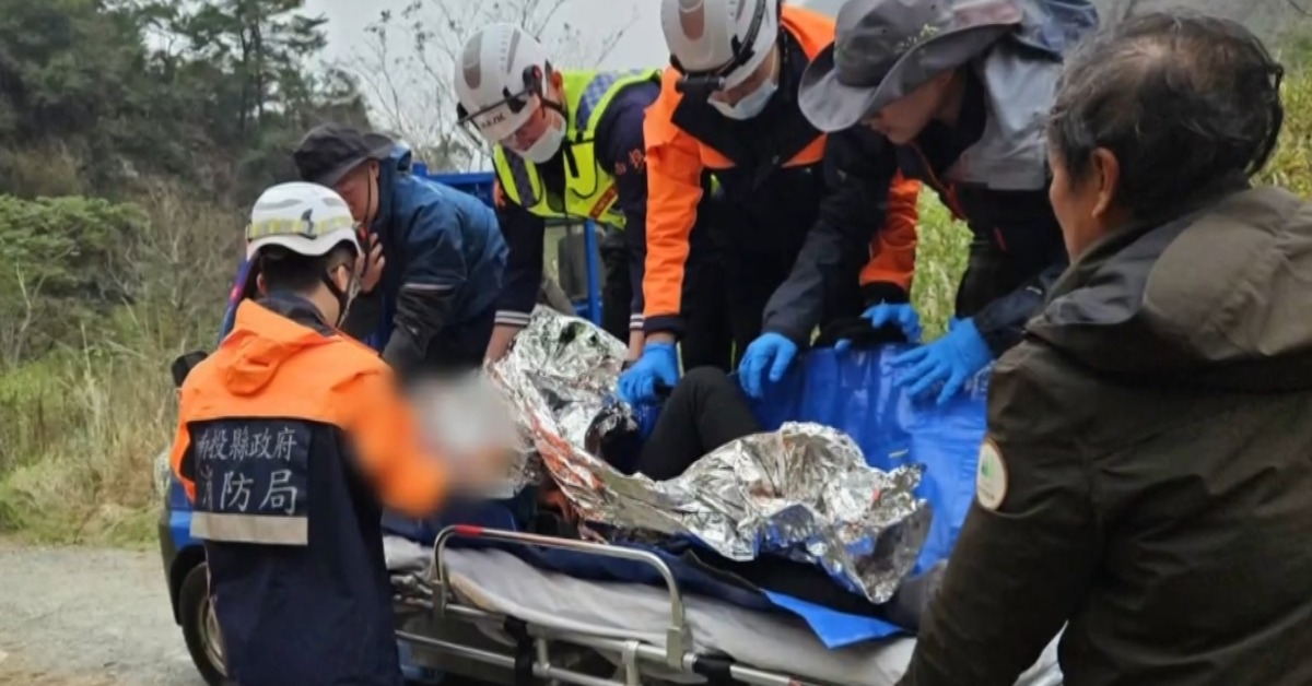 闖南投北港溪「野溪溫泉」 婦人遭落石砸頭命危