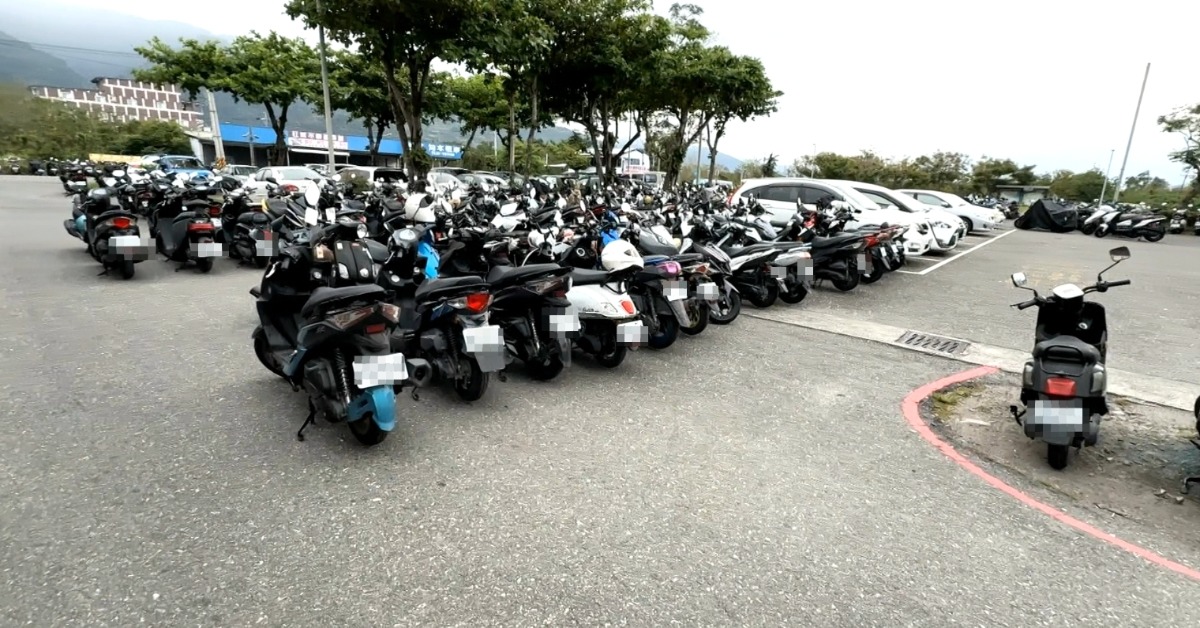 東大學生趕回鄉在知本車站前亂停 警方強力拖吊