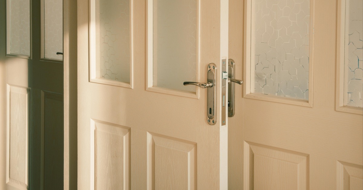 色鄰居闖家中！人妻熟睡遭侵犯 被抓包下跪求別報警