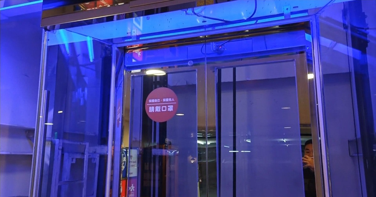 中友百貨「電梯保養」又出包 5人受困20分鐘