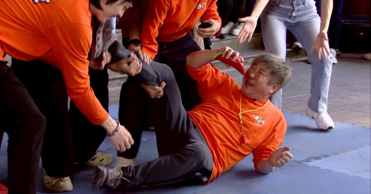 胡瓜大秀地板動作！「雙腳遭抬起」原地...