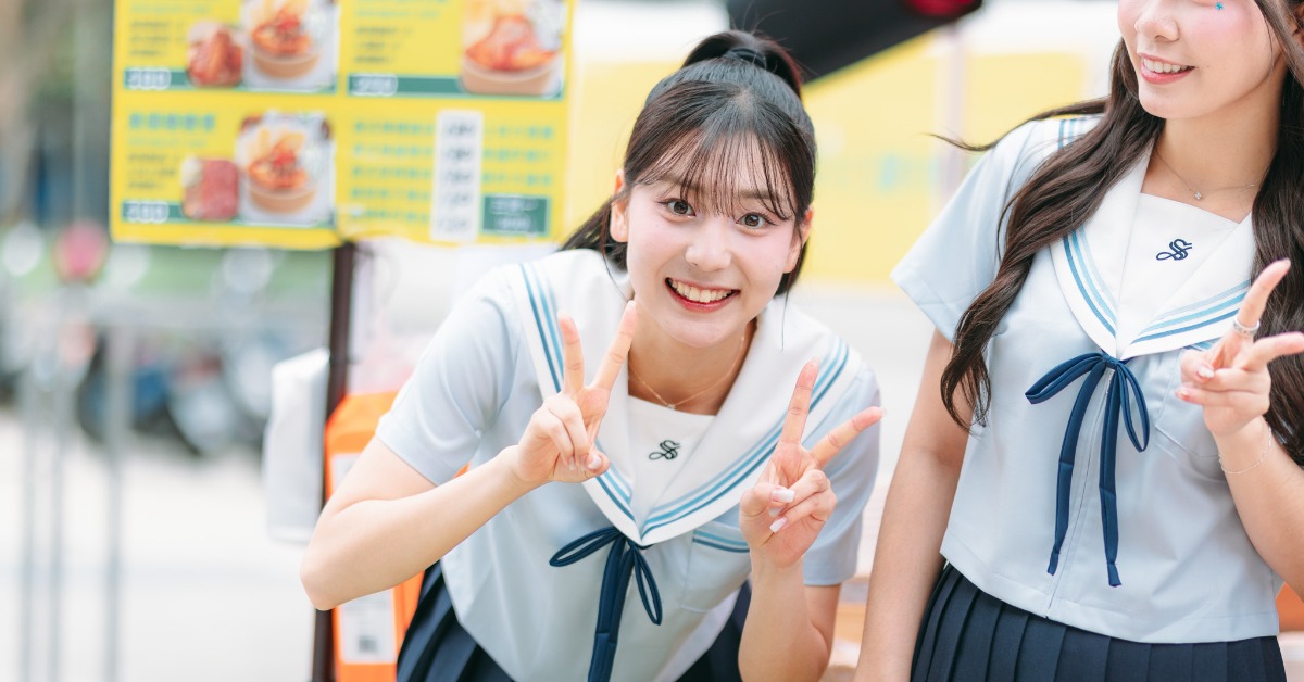 睦那京化身制服女神！「偷吃被拍到」萌...