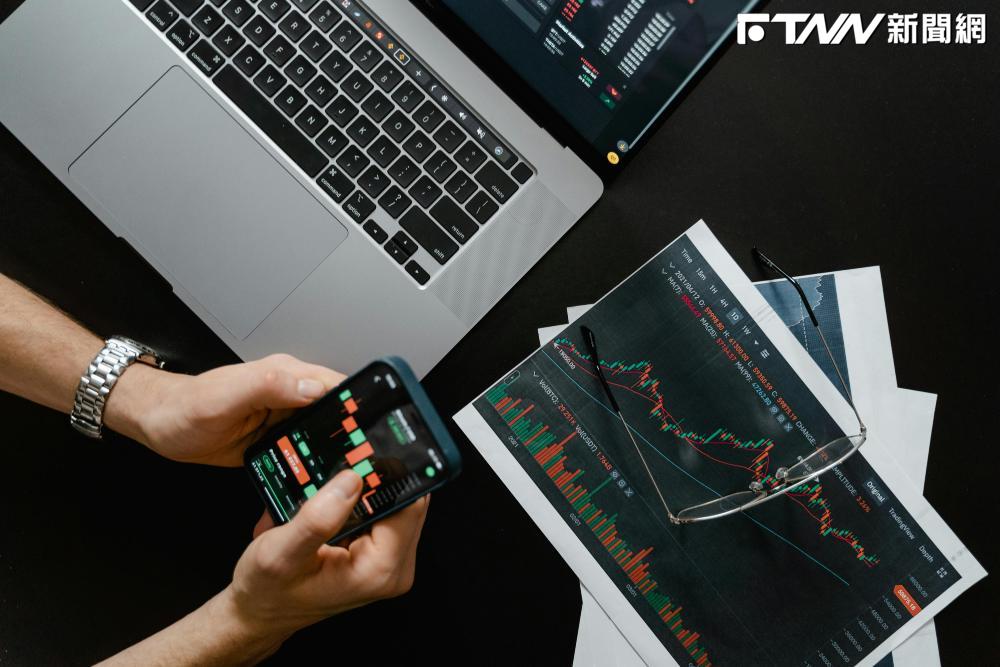 猛敲跨國主動式ETF！外資狠掃00990A、00988A破3.8萬張　另砸4.4億搶「這3檔」