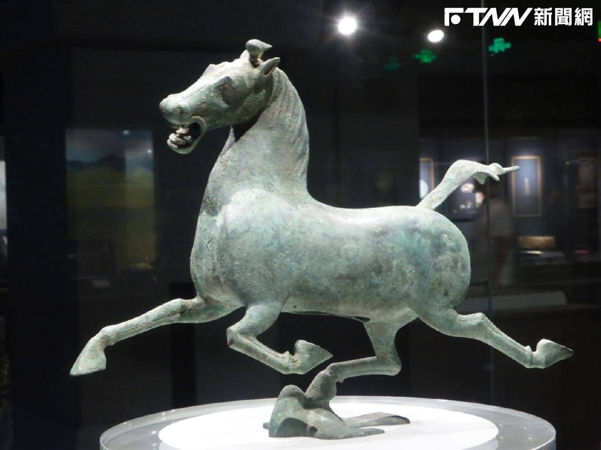 馬踏飛燕，無端惹塵埃