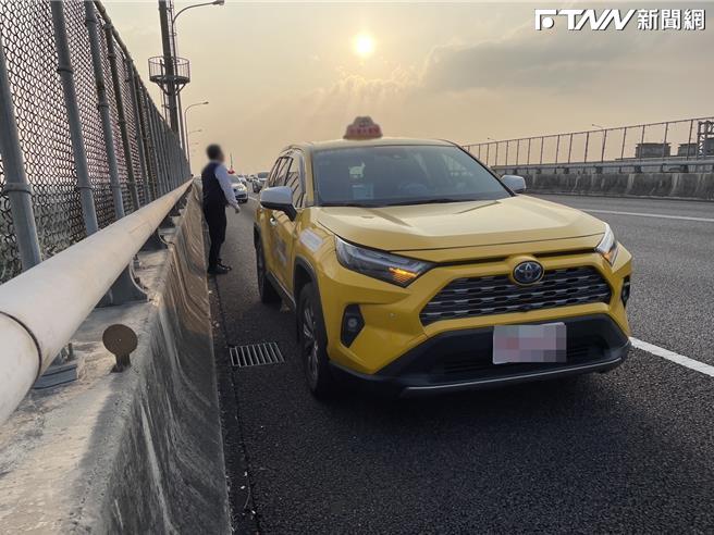 五楊高架離奇墜橋！35歲男搭小黃突暴怒喊下車　「翻過護欄」摔落匝道亡