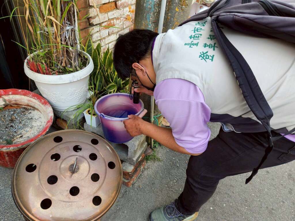 清明過後春雨易生蚊　南市LINE@登革熱巡檢志工逾2,400人齊力清除500餘處積水容器