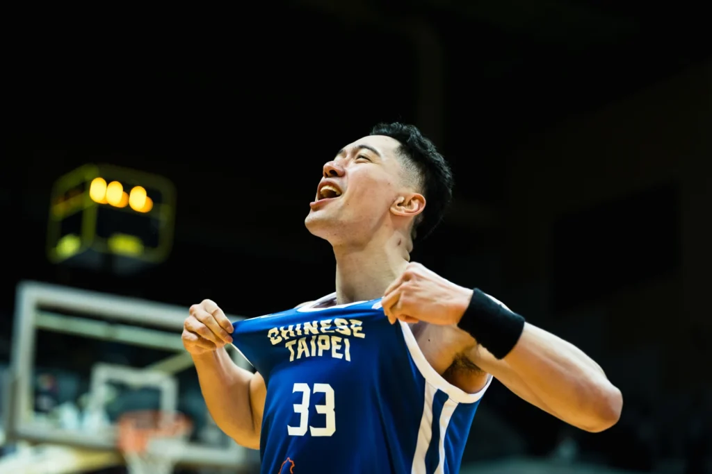 FIBA世界盃第一勝 雷蒙恩首度先發 中華隊新莊主場取勝南韓12分