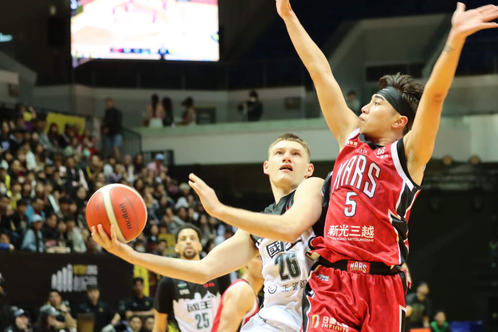 戰神隊贈送情人節大禮包 國王隊菜鳥喬納森 林彥廷得分上雙