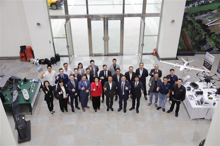 深化台捷無人機合作 捷克前議長率團訪嘉義亞創