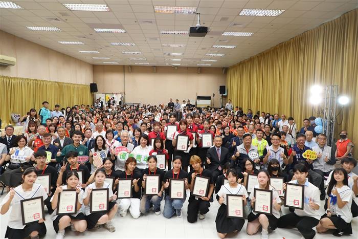 黃敏惠市長表揚95位嘉義地區優秀青年