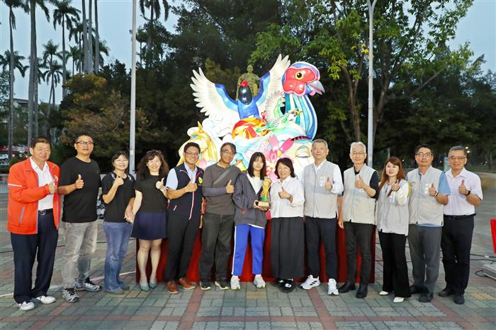 華商學生二度勇奪台灣燈會高中職組燈王