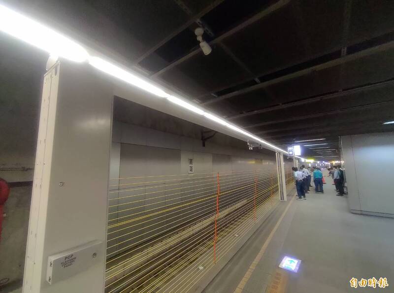 高雄車站跑第一！全台首座火車站「月台門」6月試運轉