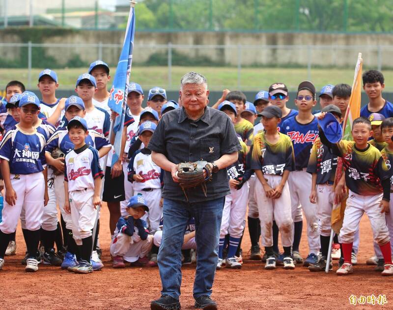 媽祖盃少棒賽顏清標、江啟臣開球 500名小將齊聚台中揮棒追夢