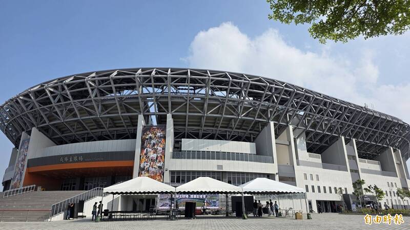 亞太球場攤商撤離爭議延燒 網路討論升溫