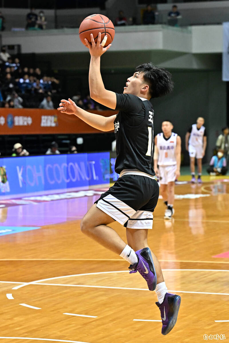 HBL》冠軍熱門南湖高中痛宰東山高中 男子組唯一不敗球隊